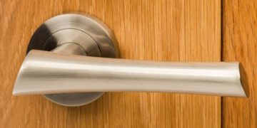 ساختار داخلی دستگیره درب چوبی