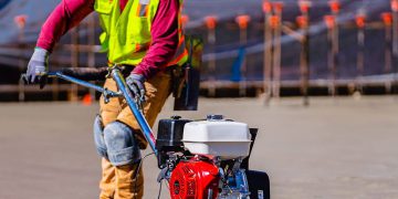 بتن ریزی کف با ماله پروانه ای در صنعت ساختمان